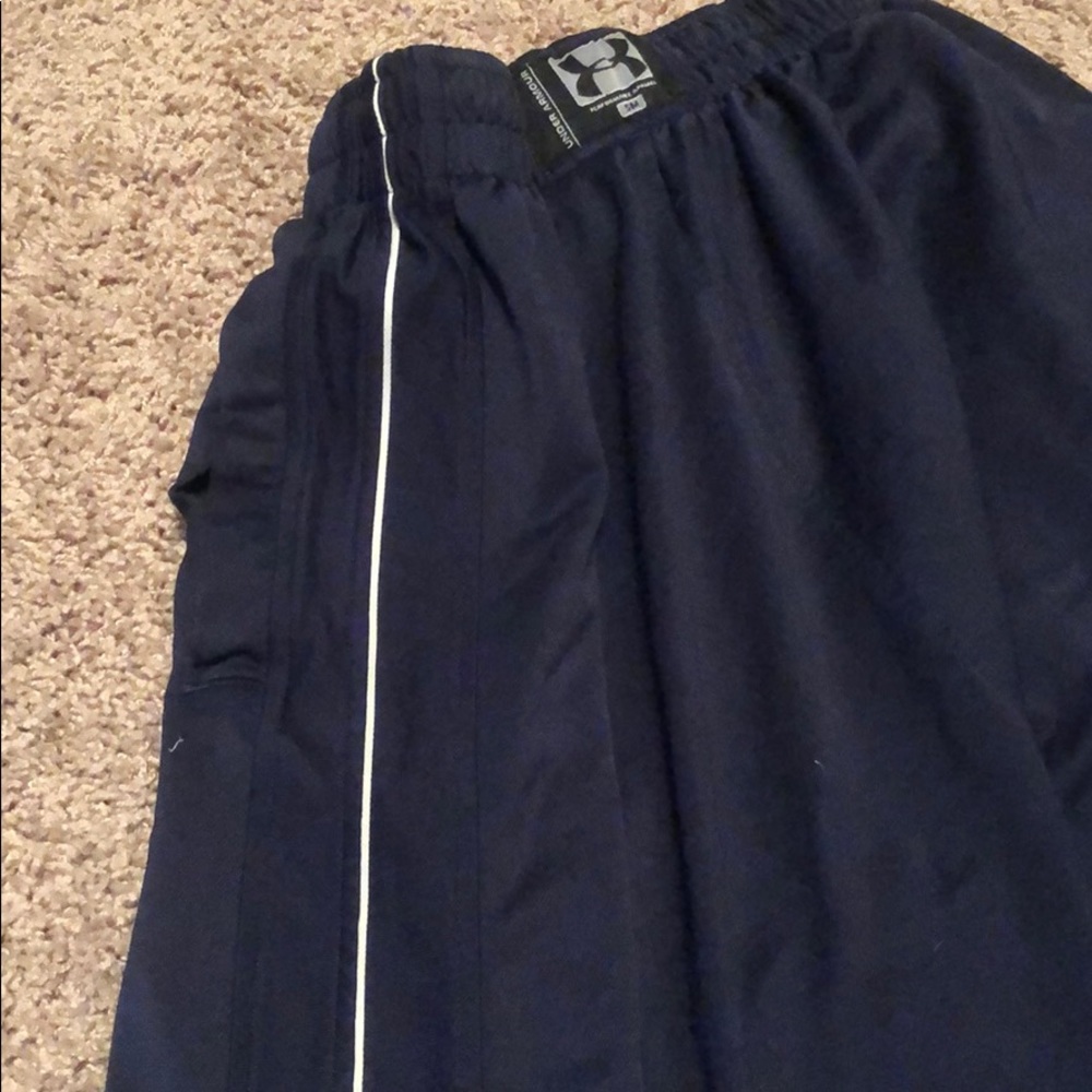 Under Armour Men’s small navy shorts - Picture 4 of 5